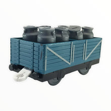 画像をギャラリービューアに読み込む, 2007 Plarail Shaking Milk Truck -
