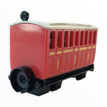 画像をギャラリービューアに読み込む, Bandai TECs Red Narrow Gauge Coach - 
