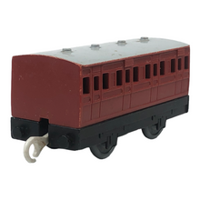 画像をギャラリービューアに読み込む, TOMY Red Branchline Coach -
